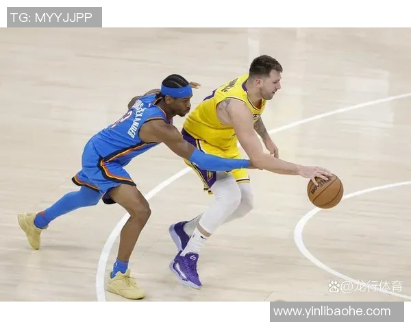 勇士与雷霆激战正酣2月7日精彩对决引发球迷热议 勇士与雷霆激战正酣2月7日精彩对决引发球迷热议